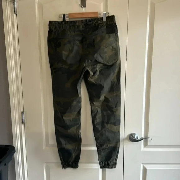 Jack and jones camo cargo joggers - Picture 2 of 5